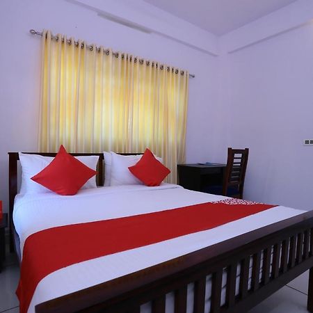 Oyo 26697 United Residency Hotel Kazhakuttam Eksteriør billede