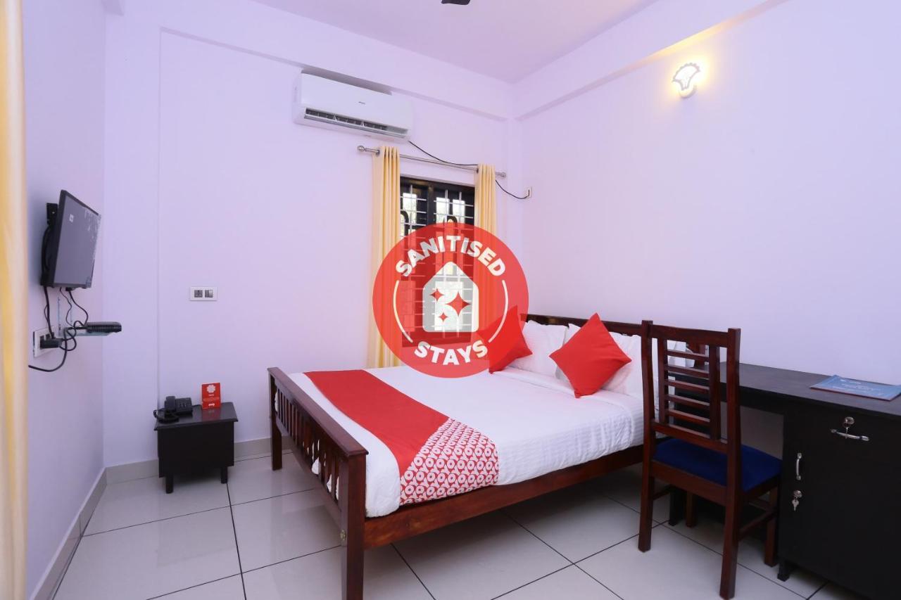 Oyo 26697 United Residency Hotel Kazhakuttam Eksteriør billede