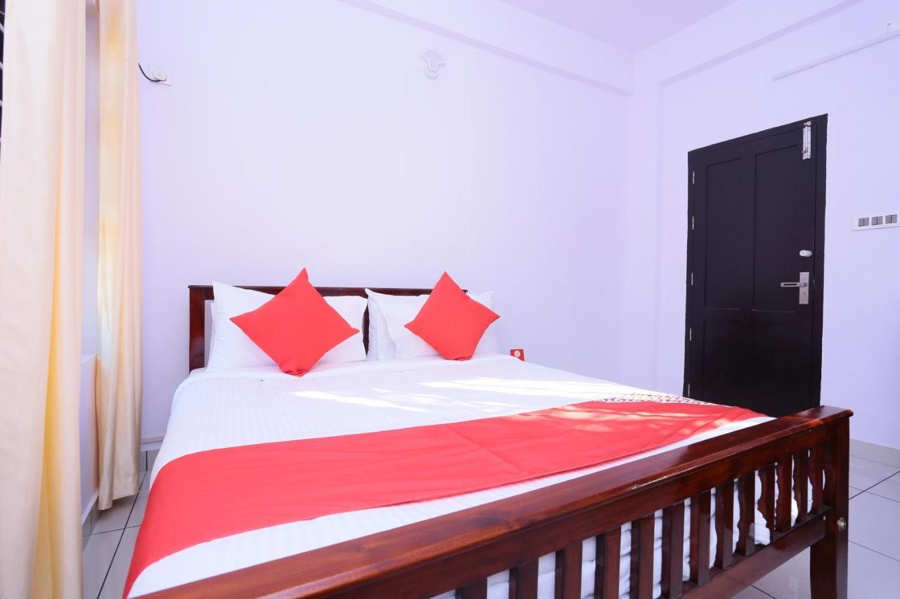 Oyo 26697 United Residency Hotel Kazhakuttam Eksteriør billede