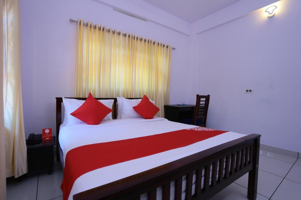 Oyo 26697 United Residency Hotel Kazhakuttam Eksteriør billede
