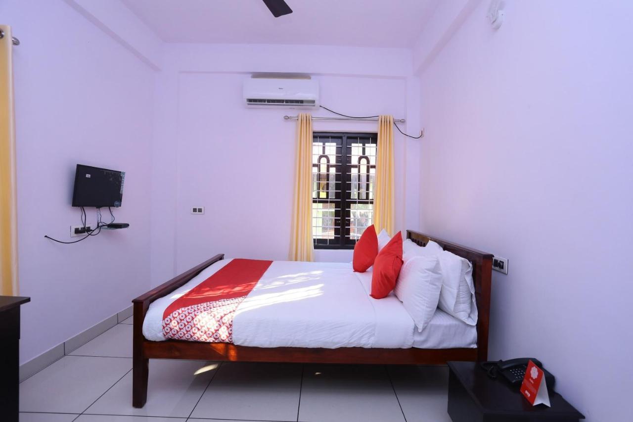 Oyo 26697 United Residency Hotel Kazhakuttam Eksteriør billede