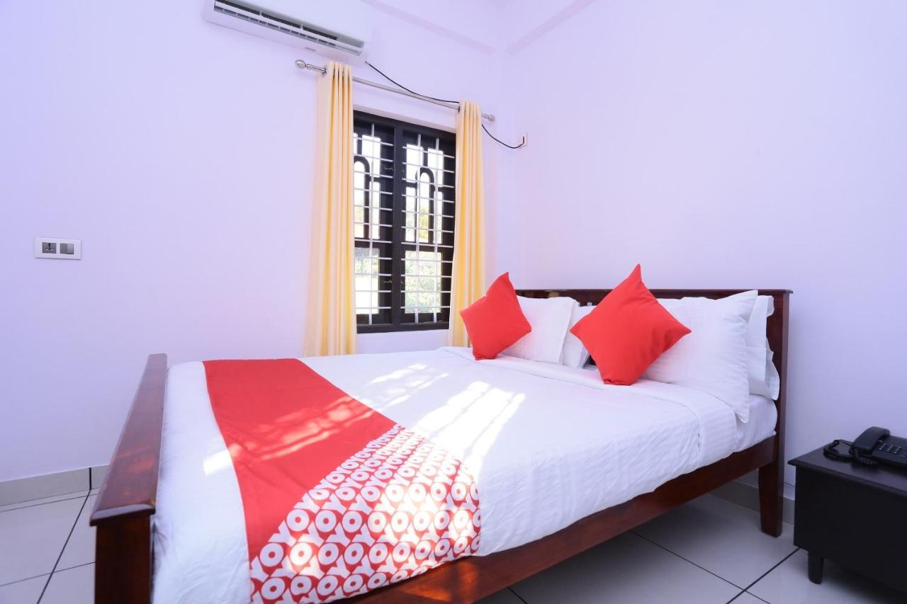 Oyo 26697 United Residency Hotel Kazhakuttam Eksteriør billede