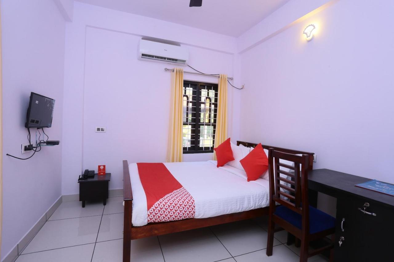 Oyo 26697 United Residency Hotel Kazhakuttam Eksteriør billede
