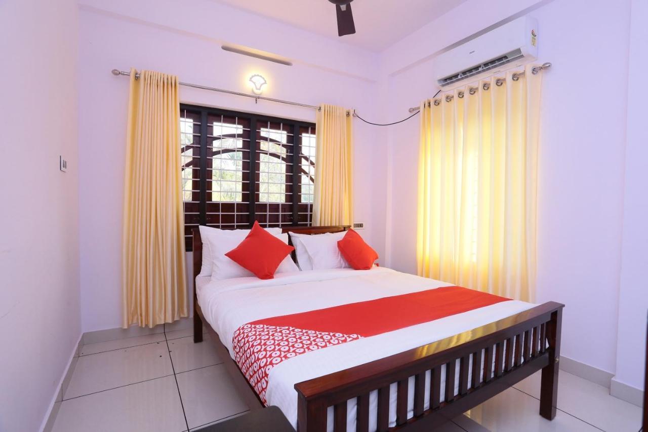 Oyo 26697 United Residency Hotel Kazhakuttam Eksteriør billede